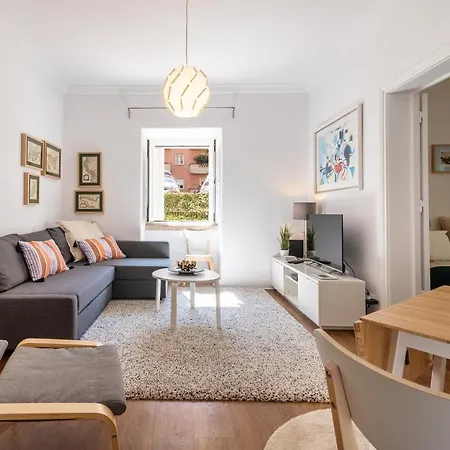 Modern Local In Residential Neighborhood Lissabon