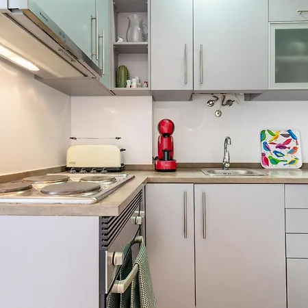 Modern Local In Residential Neighborhood Lejlighed *
