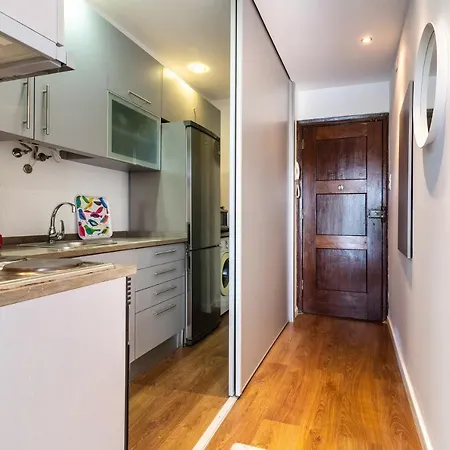 Modern Local In Residential Neighborhood Lissabon